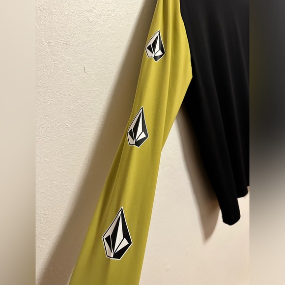 Volcom Men’s Confuse Long Sleeve Rash Guard With UV Protection Size XS - Picture 8 of 12